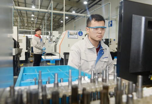 黃欽調(diào)研惠山區(qū) 再領(lǐng)改革創(chuàng)新之先 再鼓爭(zhēng)先創(chuàng)優(yōu)之勁，以新能源技術(shù)開(kāi)發(fā)引領(lǐng)區(qū)域轉(zhuǎn)型崛起